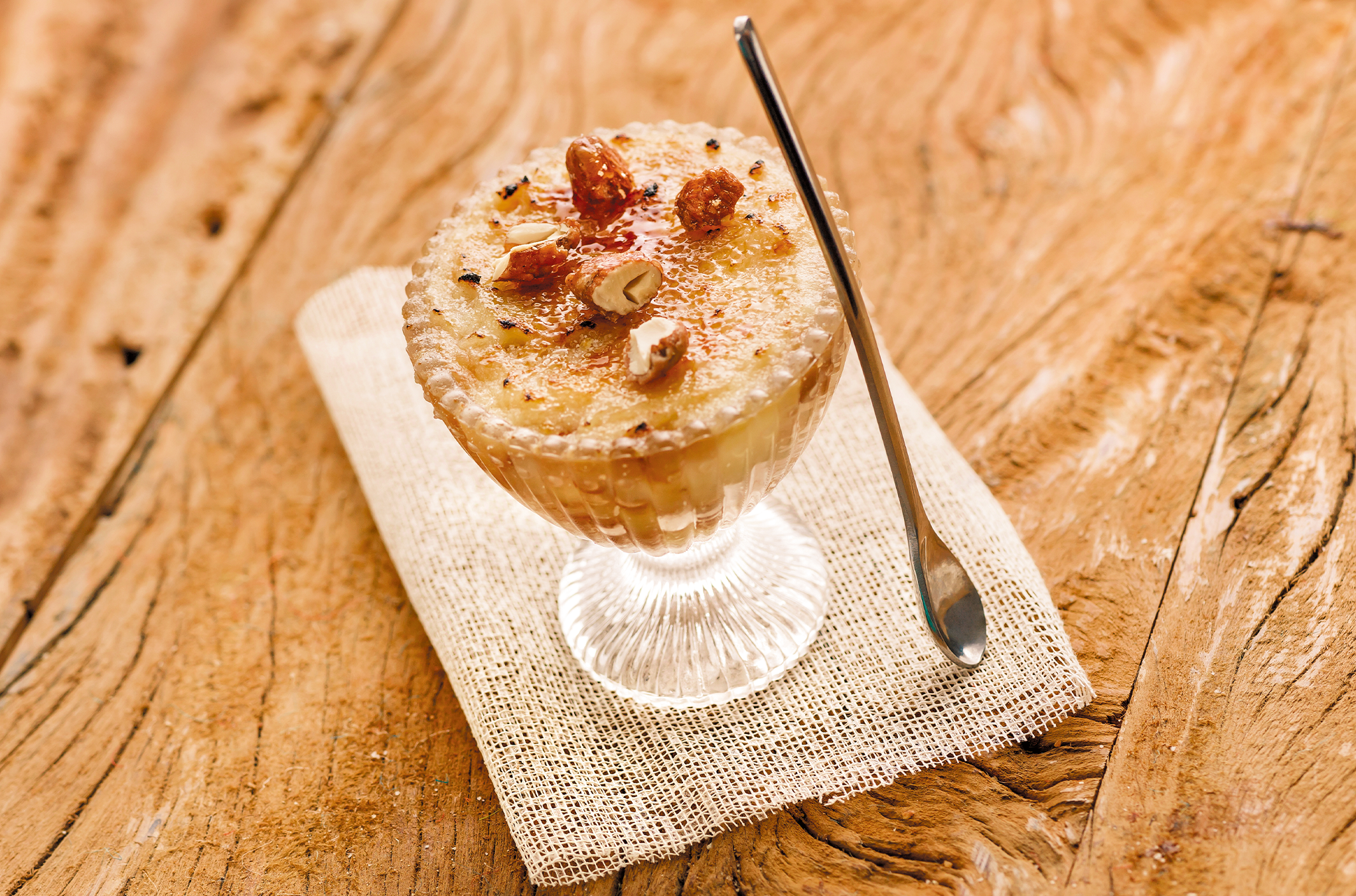 Crème brûlée com nuts Nutty Bavarian, receita da chef Carole Crema.