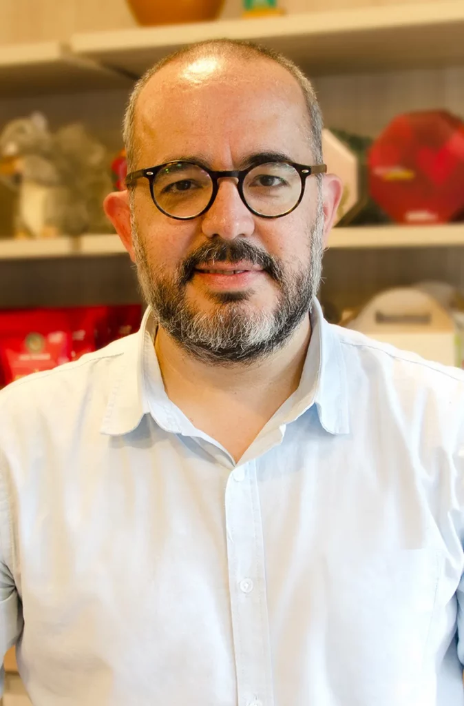 Mais baratos, quiosques ganham os corredores